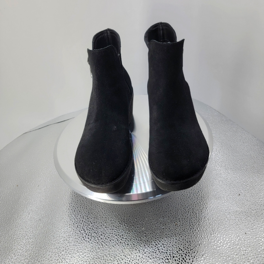 Reaction by Kenneth Cole real suede black platform ankle moo booties . Sz 8